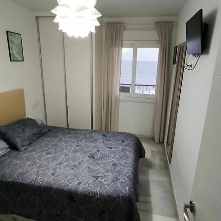 Apartamento Tres Habitaciones Primera Linea De Playa Rincón de la Victoria Exterior foto
