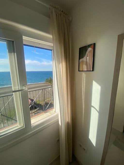 Apartamento Tres Habitaciones Primera Linea De Playa Rincón de la Victoria Exterior foto