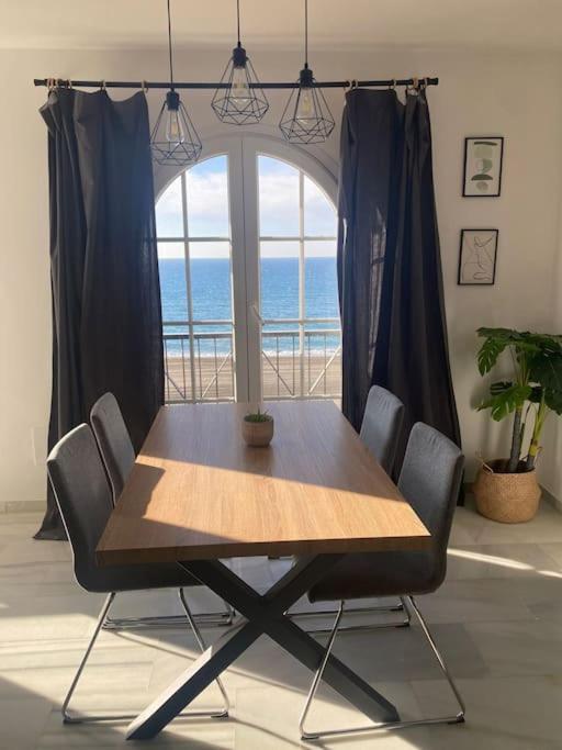 Apartamento Tres Habitaciones Primera Linea De Playa Rincón de la Victoria Exterior foto