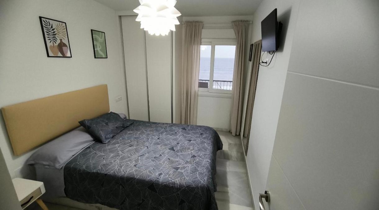 Apartamento Tres Habitaciones Primera Linea De Playa Rincón de la Victoria Exterior foto